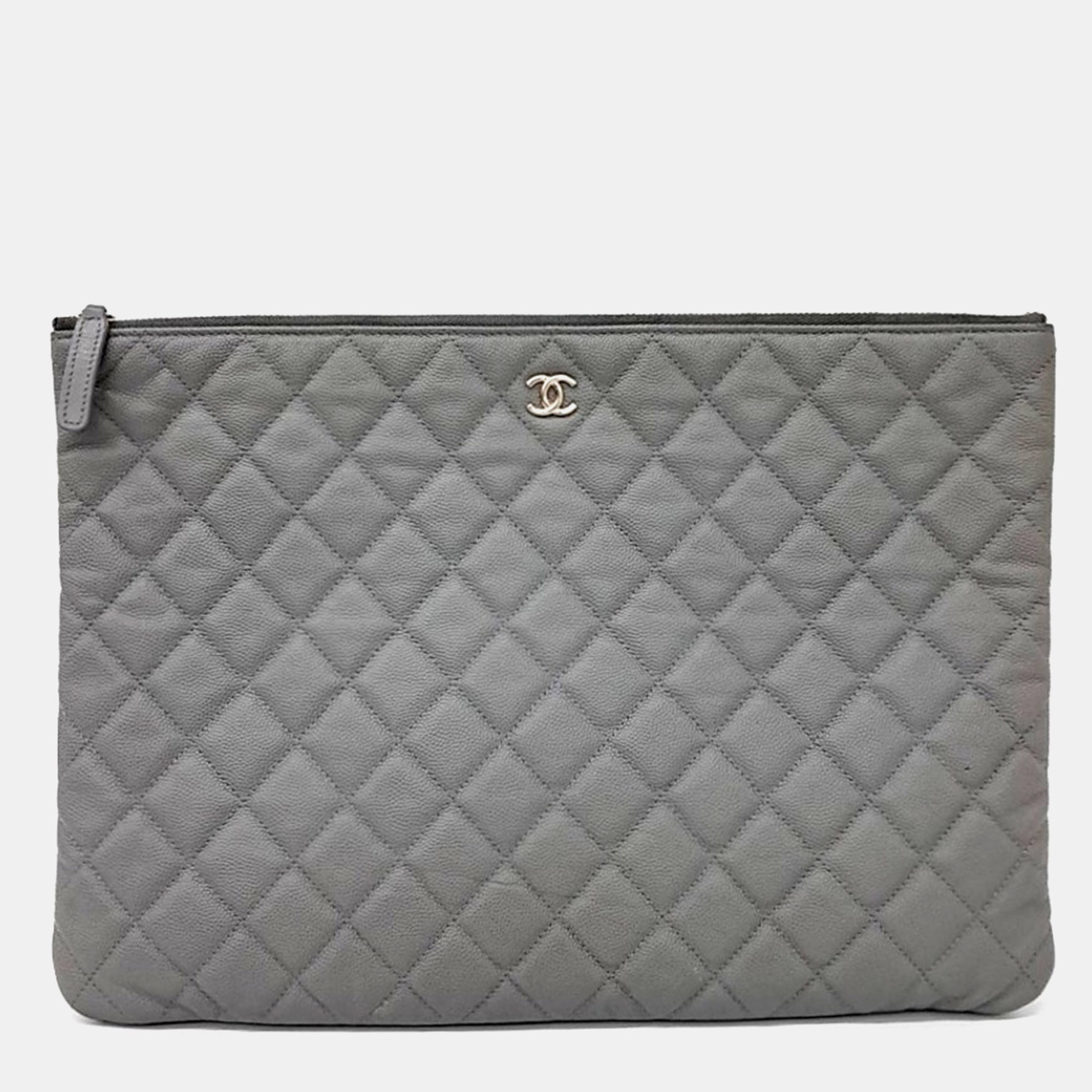 

Chanel Grey Caviar Clutch Large