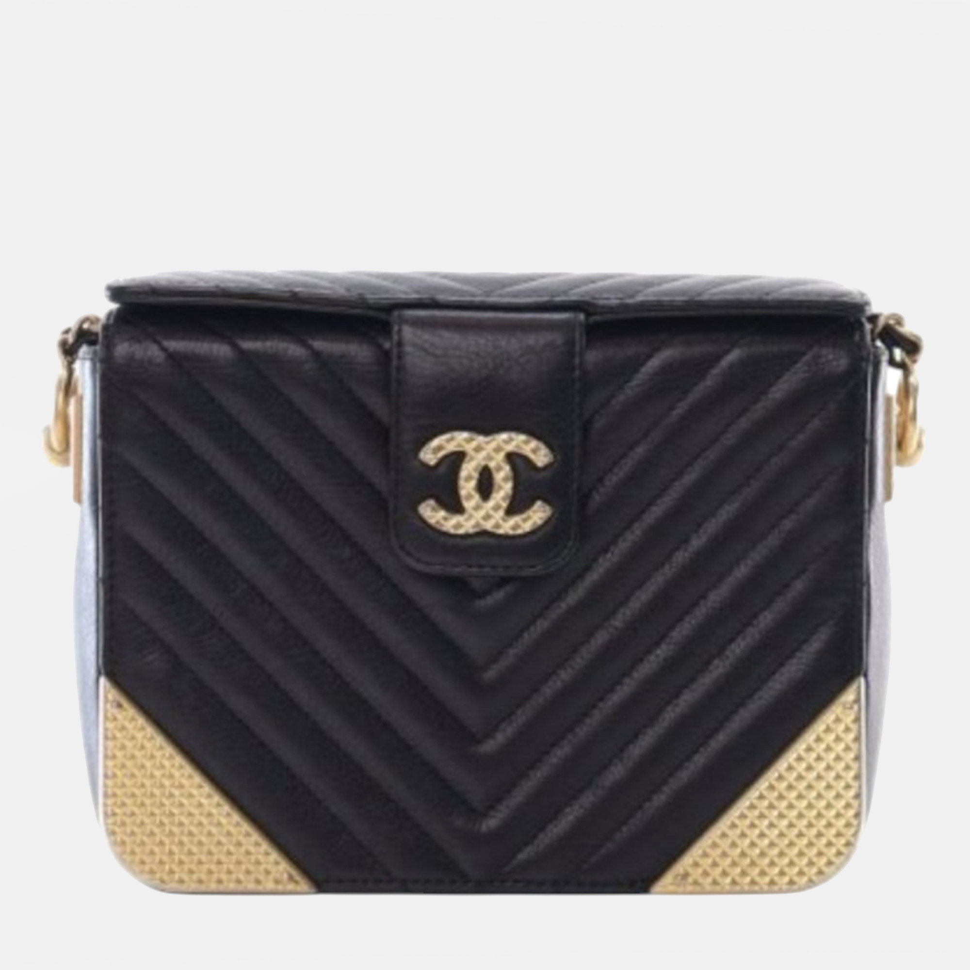 

Chanel Black Gold CC Chevron Calfskin Rock The Corners Minaudiere Bag