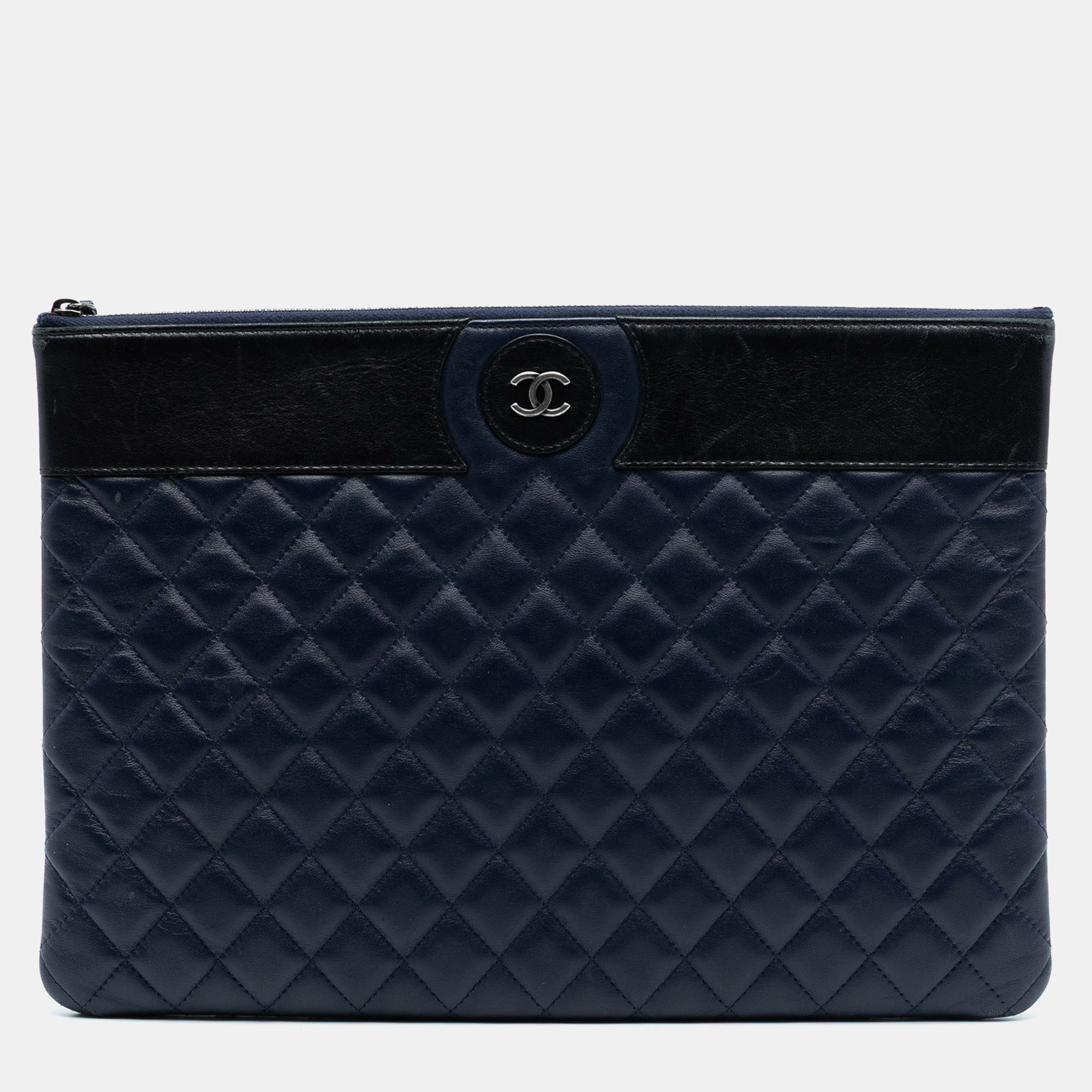 

Chanel Blue Large CC Bicolor Quilted Lambskin Clutch
