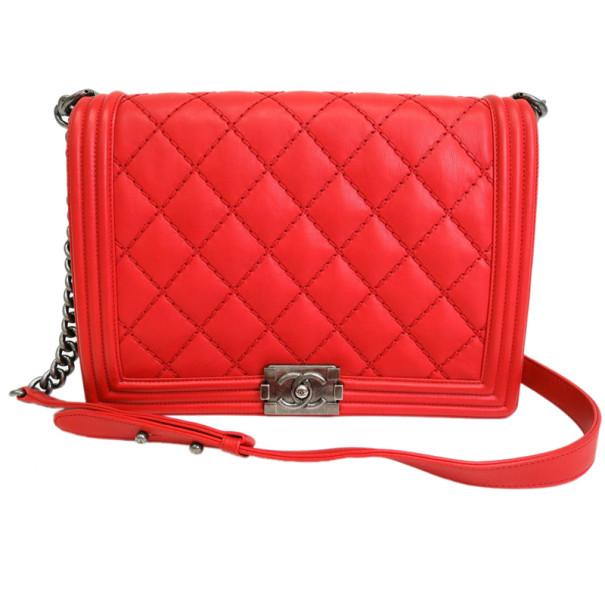 مملوكة مسبقًا Chanel Red Lambskin Shoulder Boy Bag