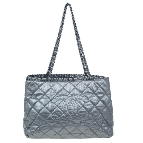مملوكة مسبقًا Chanel Metallic Silver Quilted Leather Chain Me Tote
