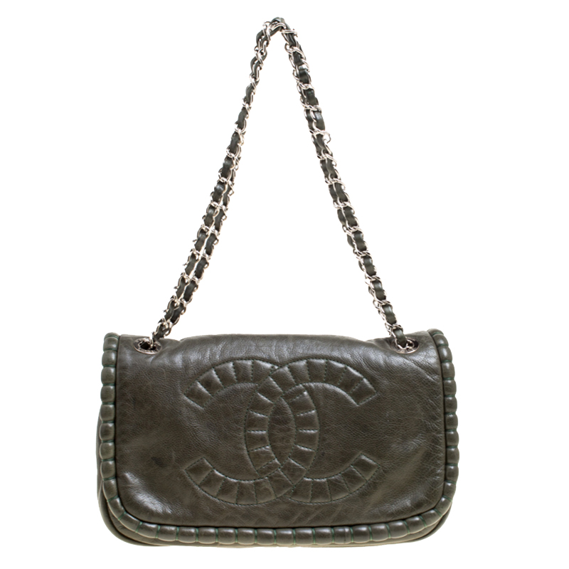 Pre Owned حقيبة كتف شانيل قلاب CC مخيطة جلد خضراء
