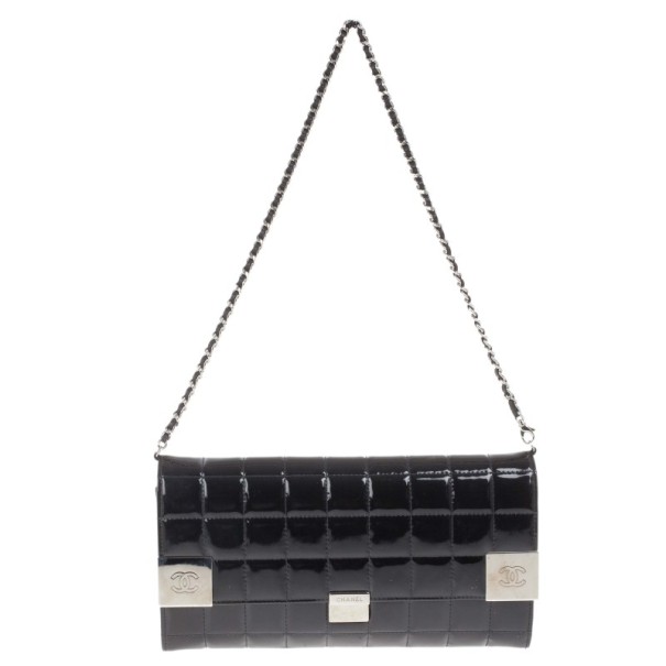 مملوكة مسبقًا Chanel Black Patent Leather East West Flap Clutch Bag