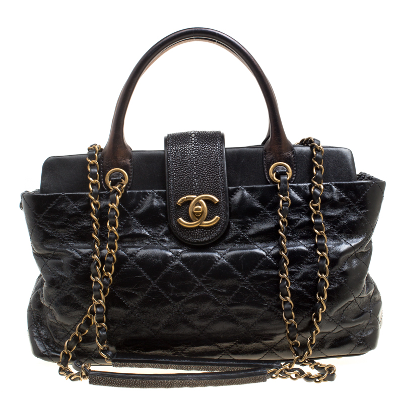 Pre Owned حقيبة كتف شانيل يد علوية بيندي CC باريس بومباي جلد مبطنة سوداء