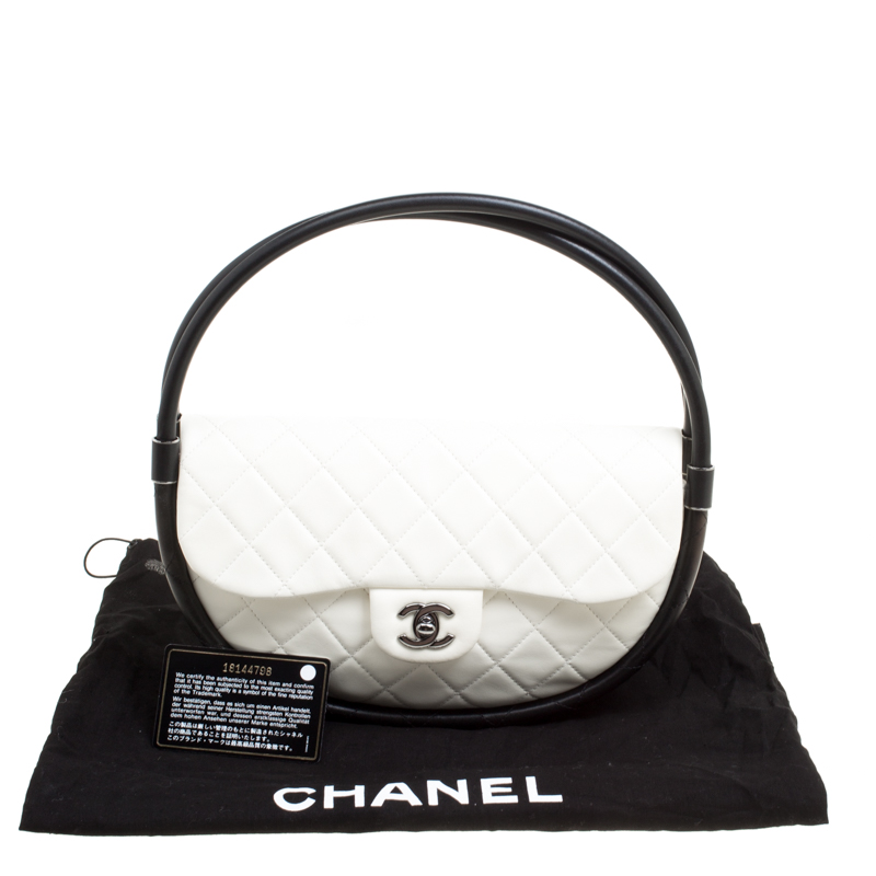 Chanel - Authenticated Hula Hoop Handbag - Leather Black Plain for Women, Very Good Condition