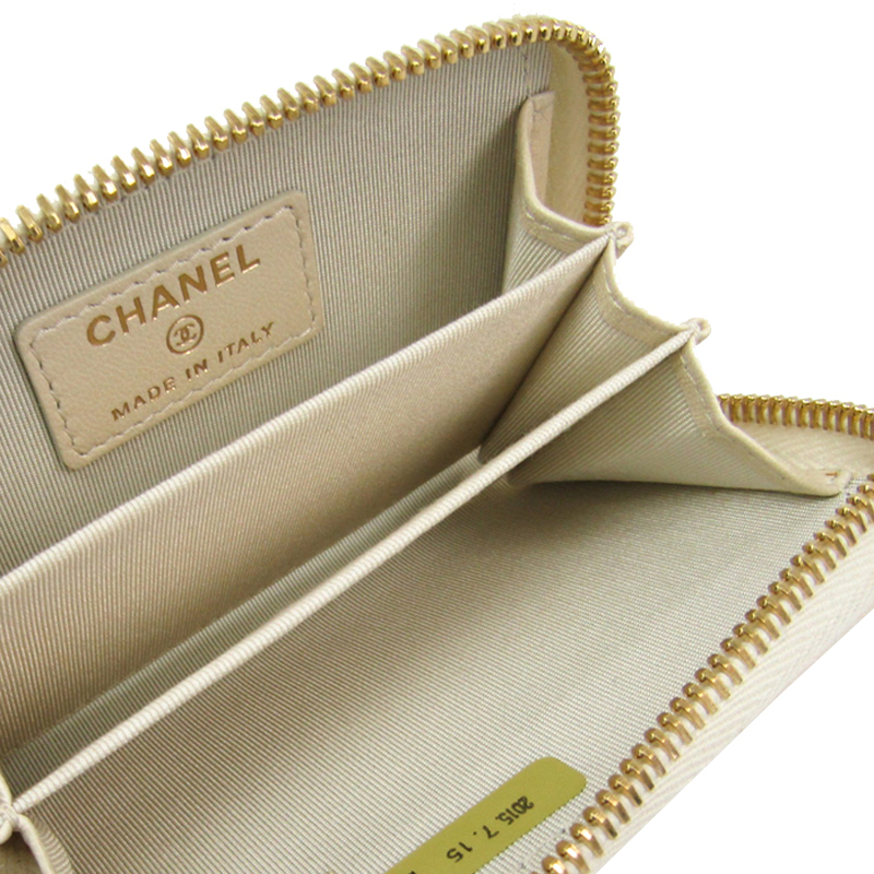 

Chanel White Quilted Lambskin Zip Around Coin Purse