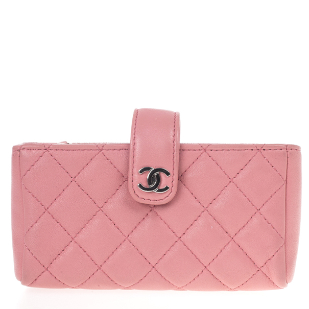 مملوكة مسبقًا Chanel Pink Quilted Leather Smart Clutch