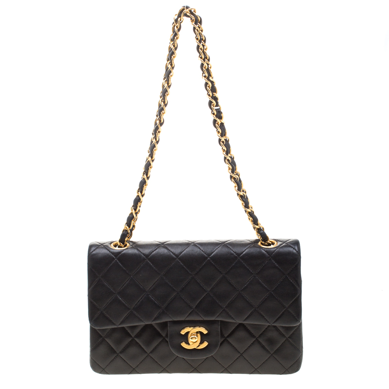 مملوكة مسبقًا Chanel Black Quilted Medium Classic Double Flap Bag