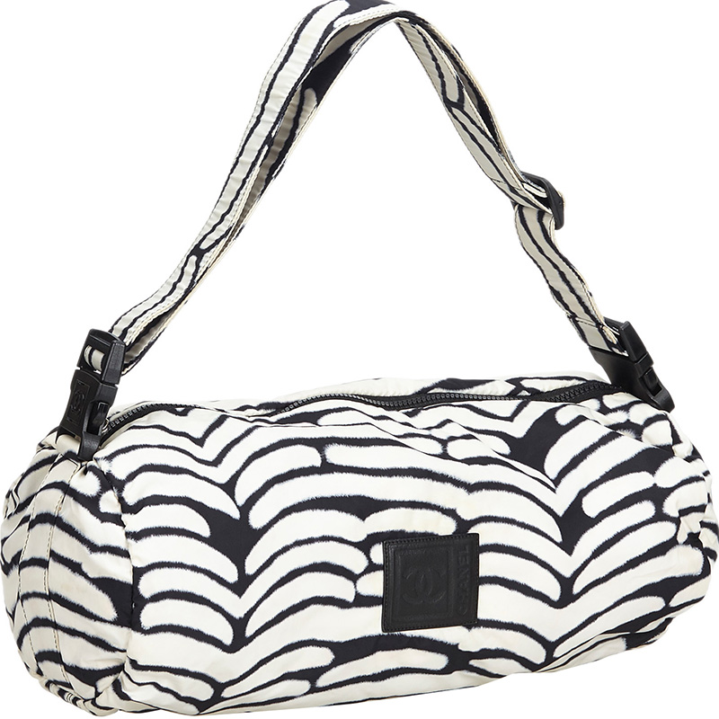 

Chanel White/Black Nylon Shoulder Bag