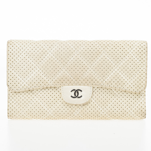 مملوكة مسبقًا Chanel White Perforated Leather Continental Wallet