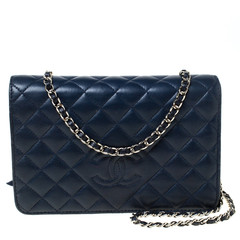 مملوكة مسبقًا حقيبة شانيل WOC جلد أزرق كحلي نمط مبطن بقلاب