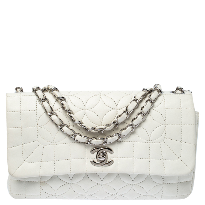 مملوكة مسبقًا Chanel White Quilted Leather Shoulder Bag