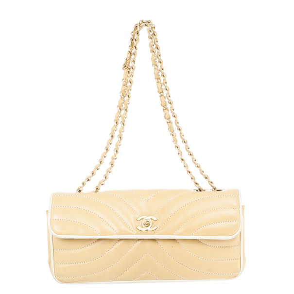 مملوكة مسبقًا Chanel Beige Leather Medium Flap Bag