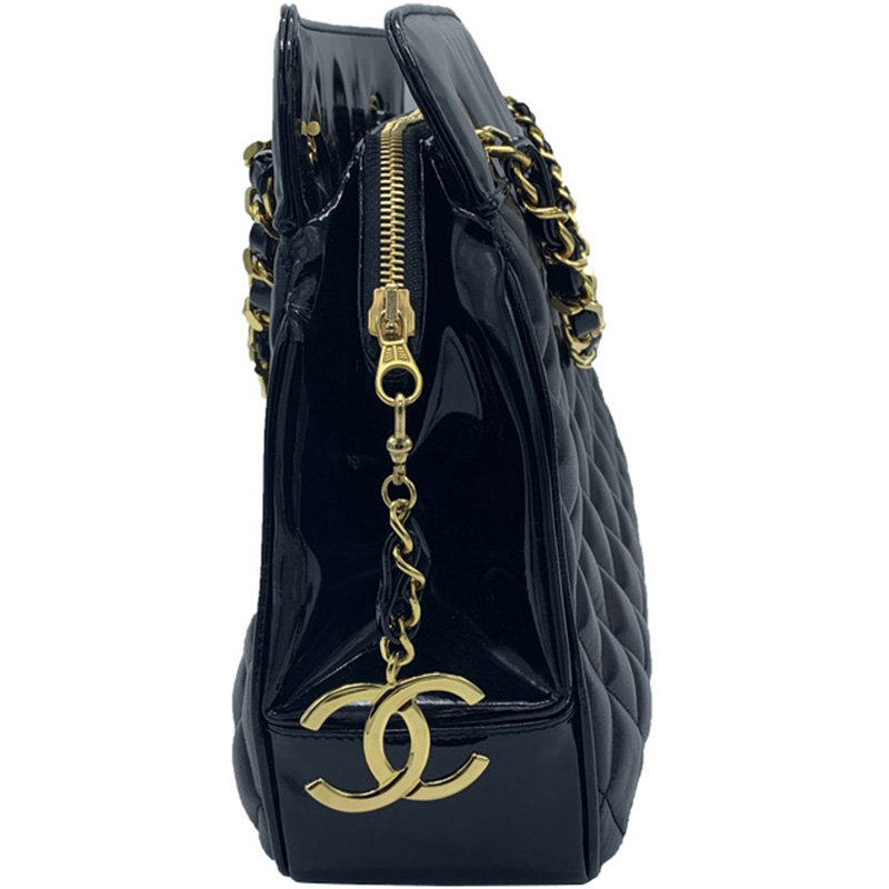 

Chanel Black Lambskin Quilted Leather Chain Shoulder Bag