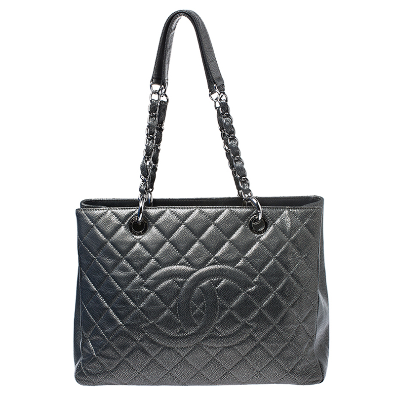 مملوكة مسبقًا Chanel Metallic Grey Quilted Caviar Leather Grand Shopper Tote