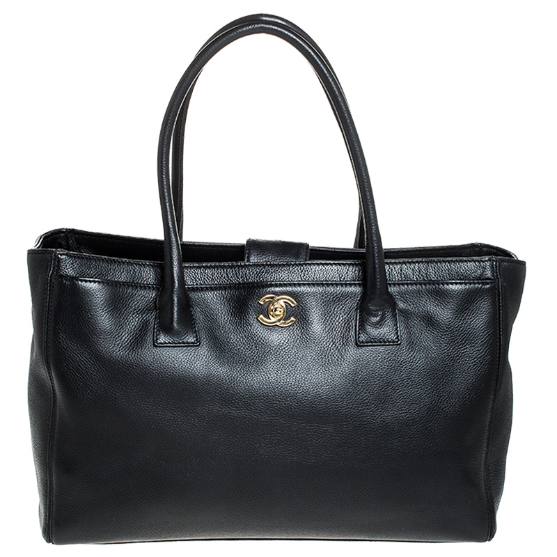 Pre Owned حقيبة يد شانيل سيرف إكساكاتيف كبيرة جلد كافيار سوداء