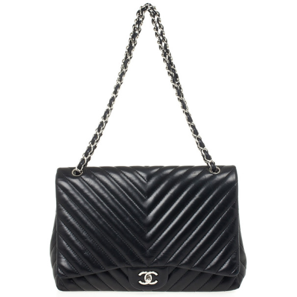مملوكة مسبقًا Chanel Black Quilted Leather Chevron Jumbo Flap Bag