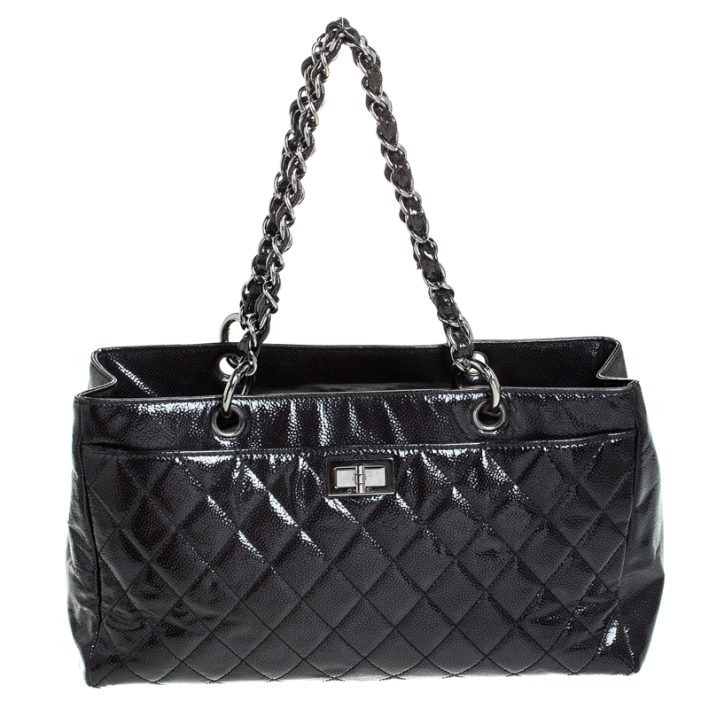مملوكة مسبقًا Chanel Black Quilted Caviar Patent Leather Shopper Tote