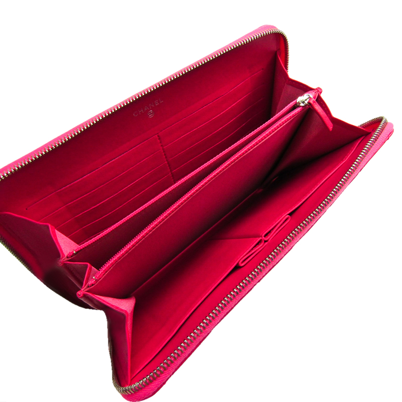 

Chanel Pink Matelasse Leather Clutch Bag