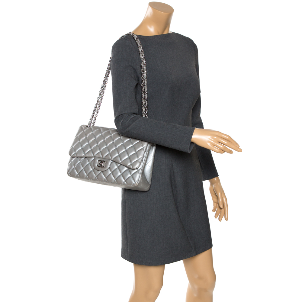 

Chanel Silver Quilted Leather Jumbo Classic Double Flap Bag