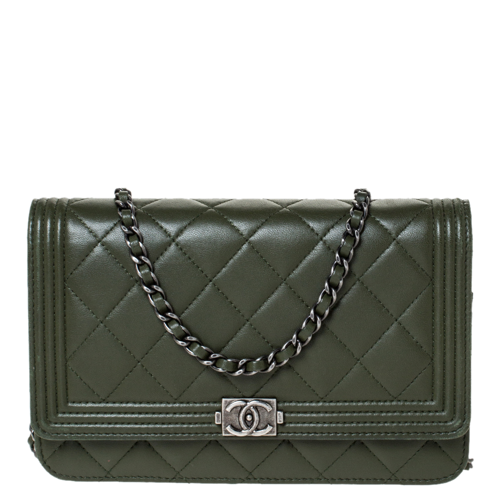 Pre-owned Chanel Moose Green Quilted Leather Boy Wallet On Chain