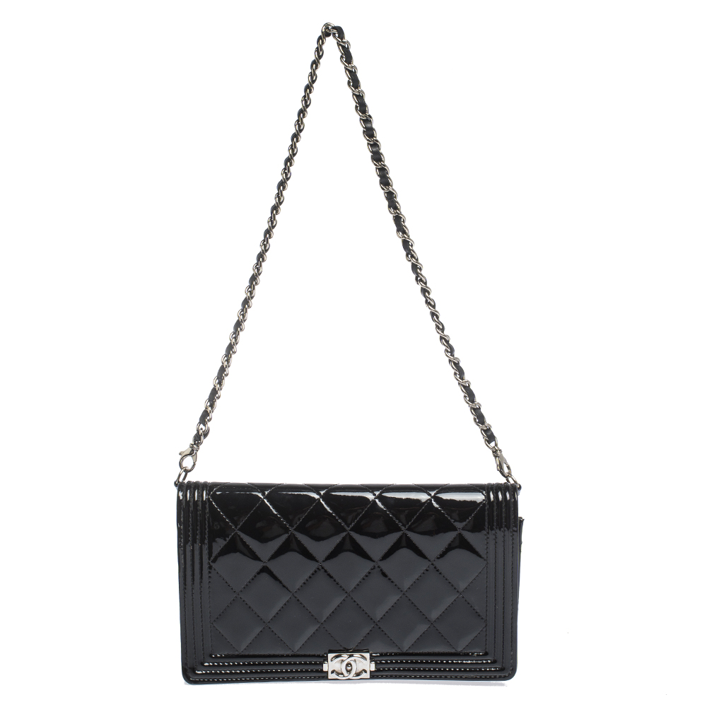 مملوكة مسبقًا Chanel Black Quilted Patent Leather Boy Wallet On Chain