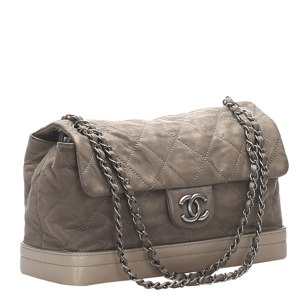 

Chanel Grey Leather Vintage Shoulder Bag