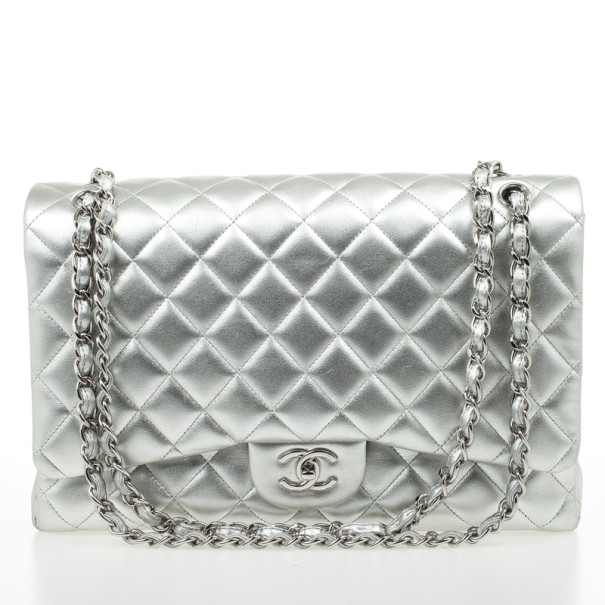 مملوكة مسبقًا Chanel Silver Lambskin Maxi Flap