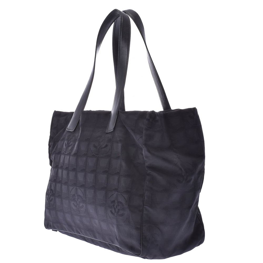 

Chanel Black Nylon Travel Line Tote