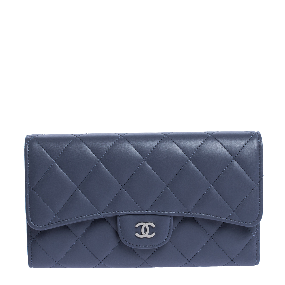 مملوكة مسبقًا محفظة شانيل كلاسيك بقلاب جلد كافيار مبطن ورية