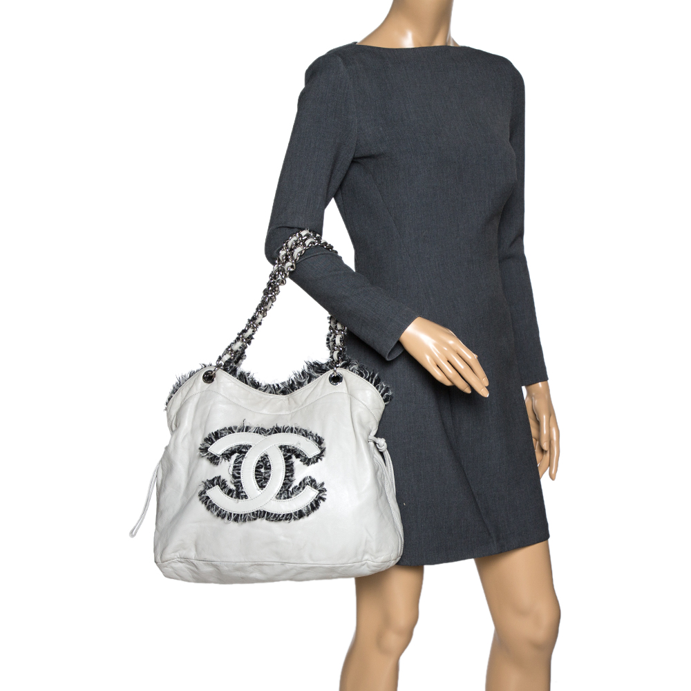 

Chanel Light Grey Leather and Tweed Drawstring CC Tweedy Tote