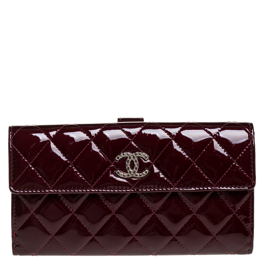 Pre Owned Chanel Red Quilted Patent Leather CC Brilliant Wallet