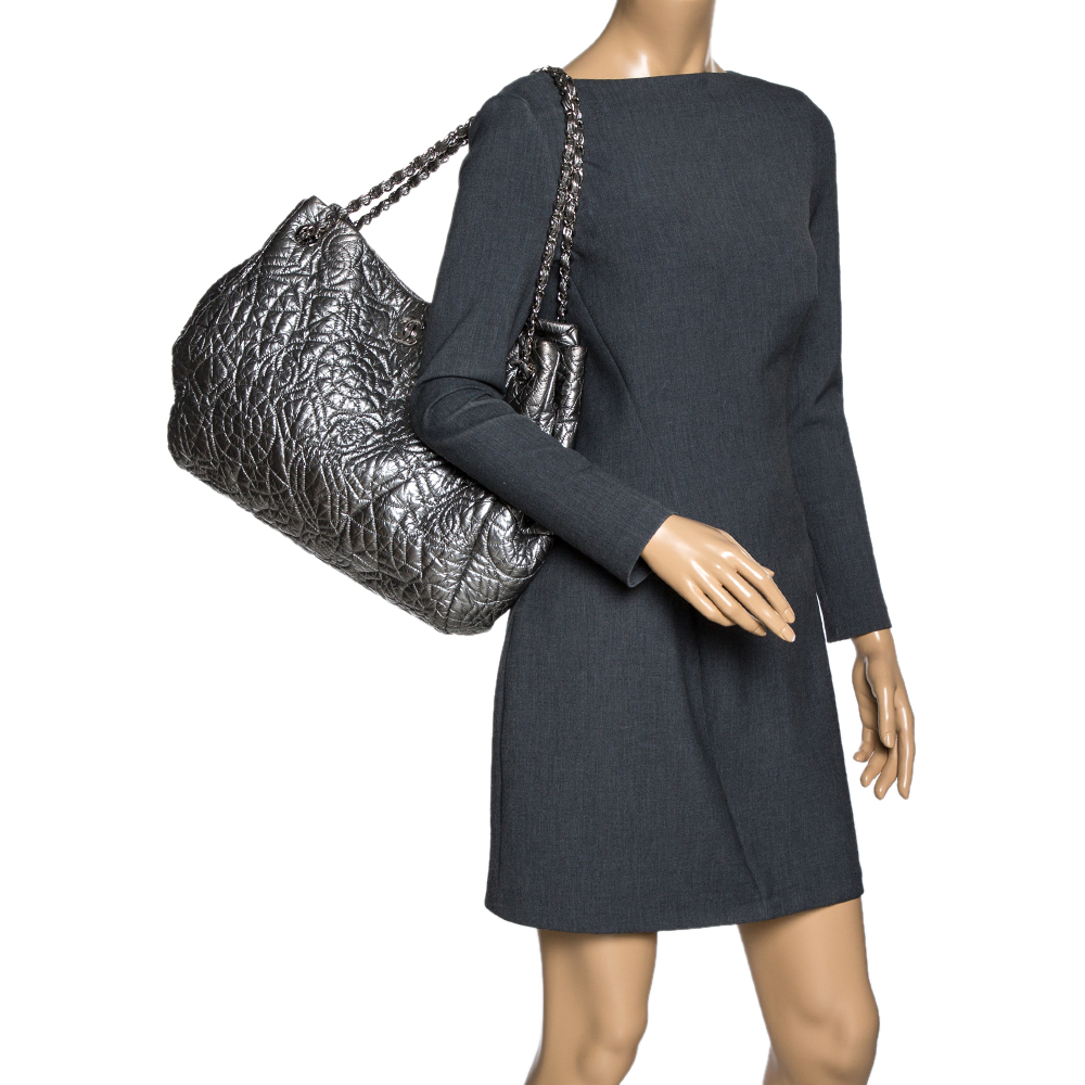 

Chanel Silver Camellia Embossed Patent Leather Shoulder Bag