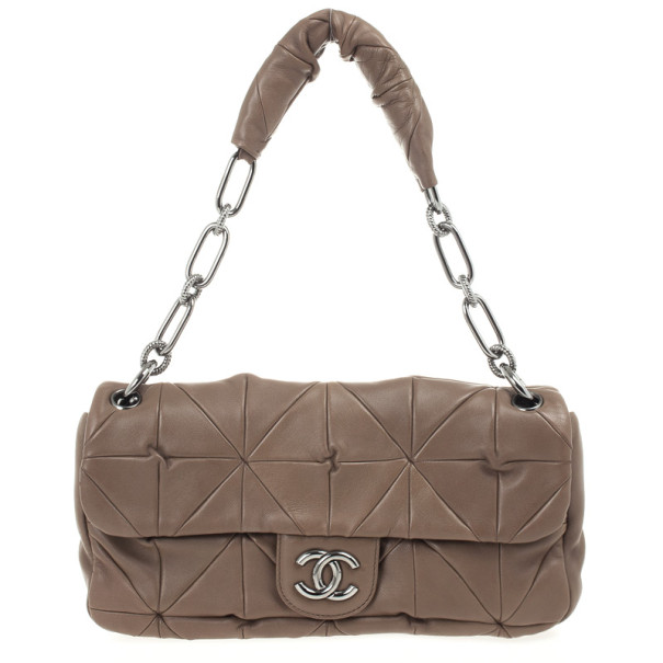 مملوكة مسبقًا Chanel Taupe Lambskin Oversized Chain Shoulder Bag