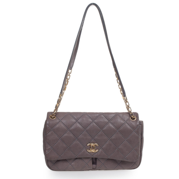 مملوكة مسبقًا Chanel Maxi Purple Leather Classic Flap Bag