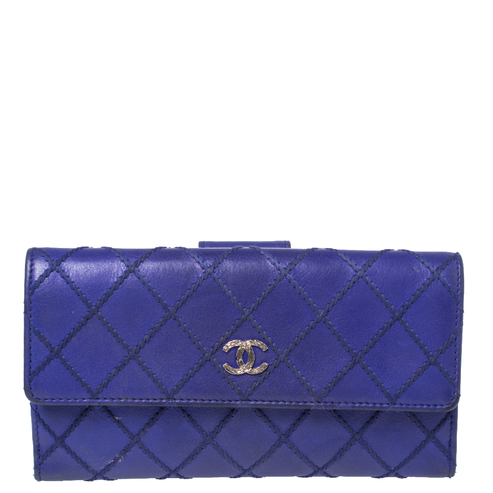 مملوكة مسبقًا محفظة شانيل كونتينتال قلاب سى سى جلد مبطن خياطة ألتميت زرقاء 