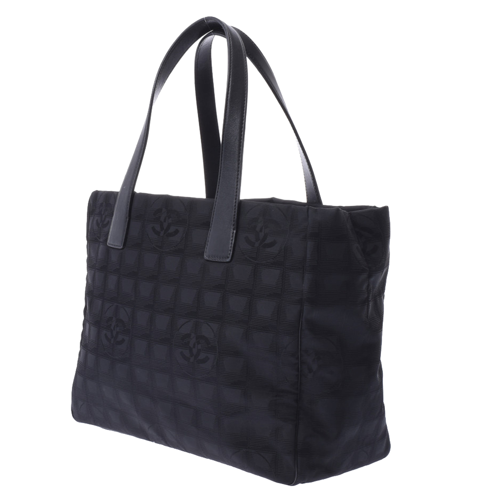 

Chanel Black Nylon Travel Ligne Bag