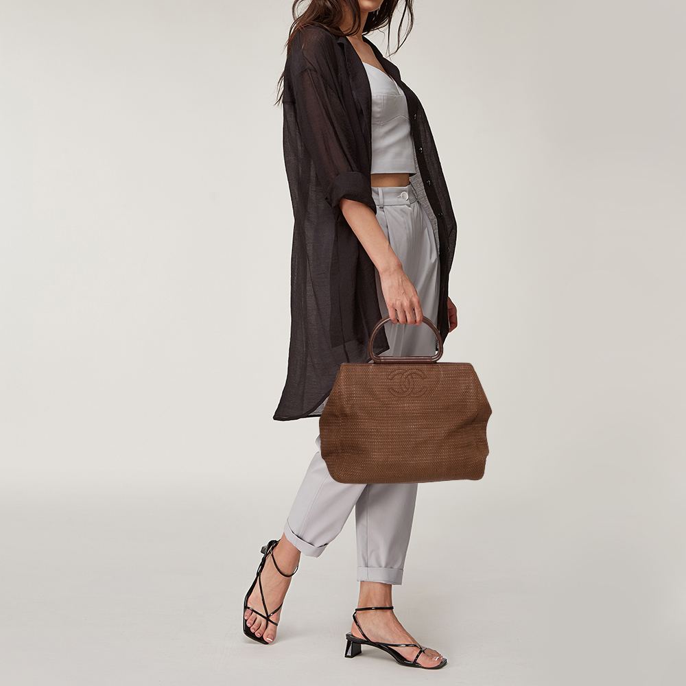 

Chanel Brown Woven Raffia Vintage Wooden Handle Tote