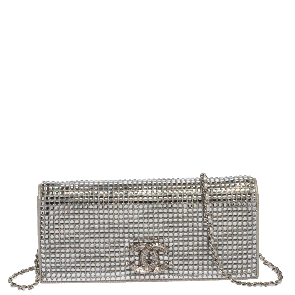 Shop Pre-owned Chanel Silver Crystal Embellished Paris-dubai Chain Clutch