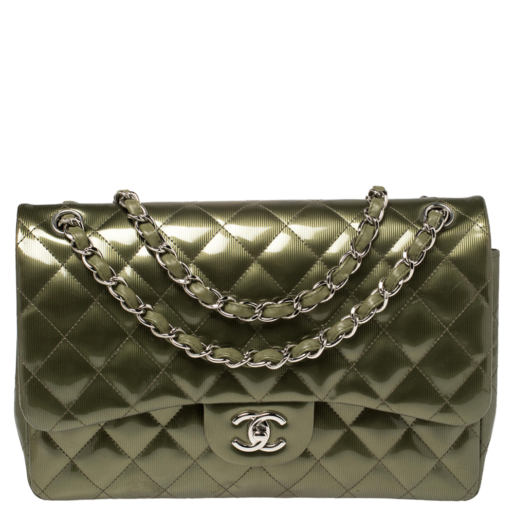 مملوكة مسبقًا Chanel Green Striated Quilted Patent Leather Classic Jumbo Double Flap Bag