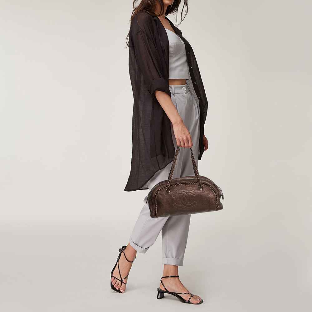 

Chanel Metallic Brown Leather Medium Chain Trim Luxe Ligne Bowler Bag