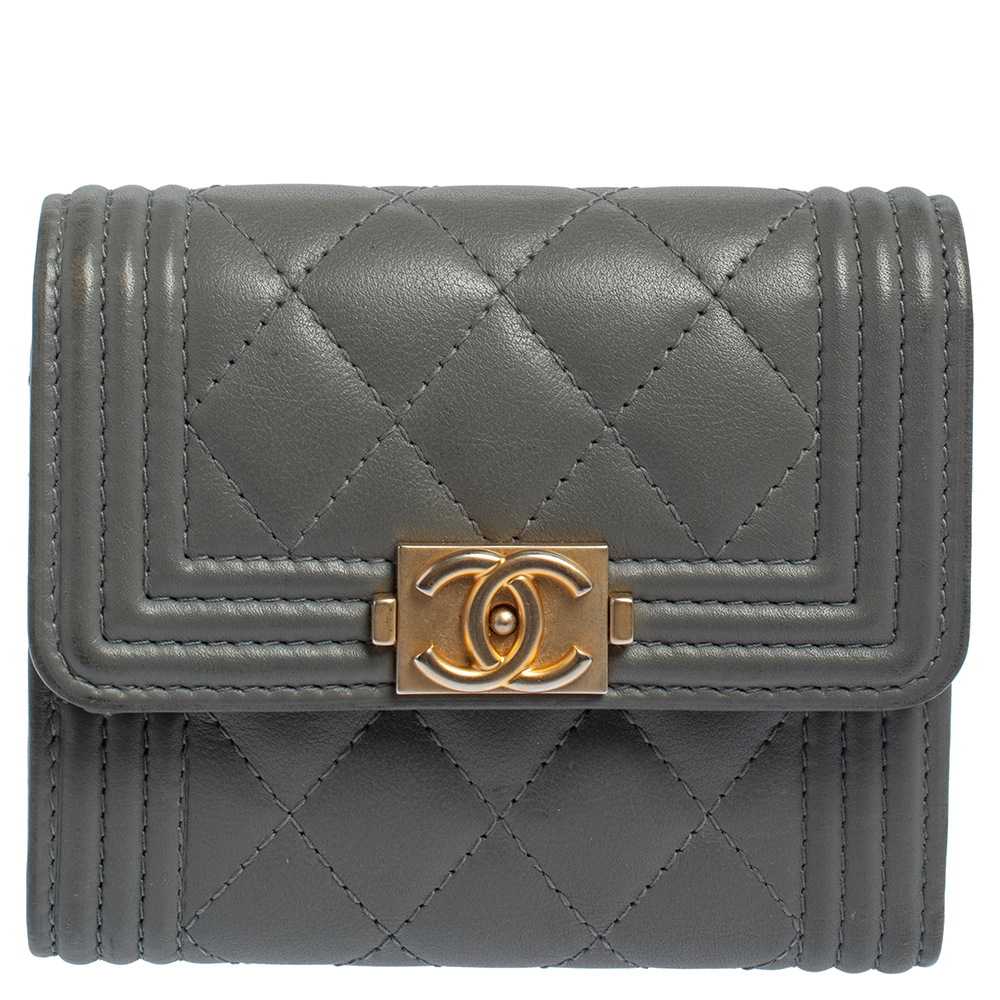 Pre Owned Chanel Grey Quilted Leather Boy Card Holder