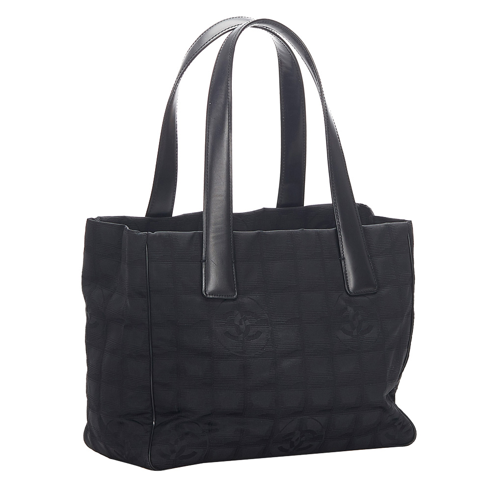 

Chanel Black Nylon Travel Line Shoulder Bag
