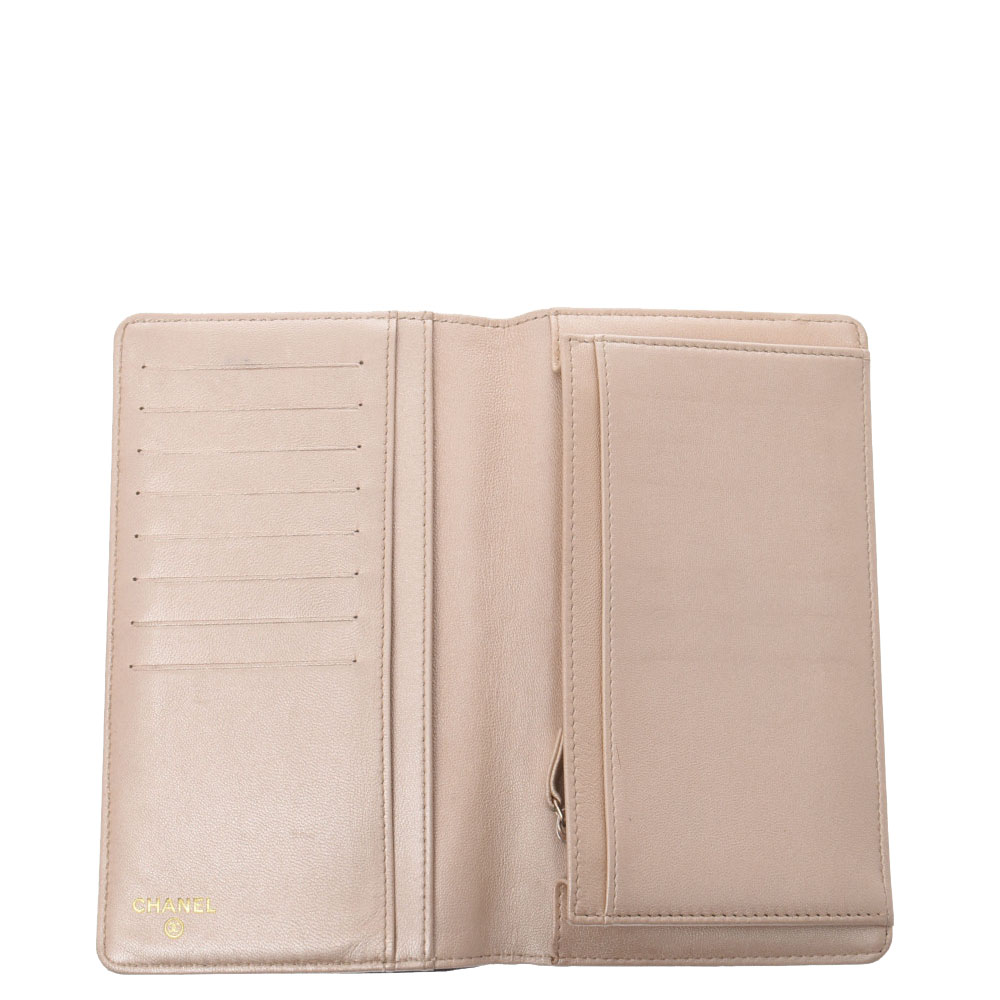 

Chanel Black Leather Camellia Wallet
