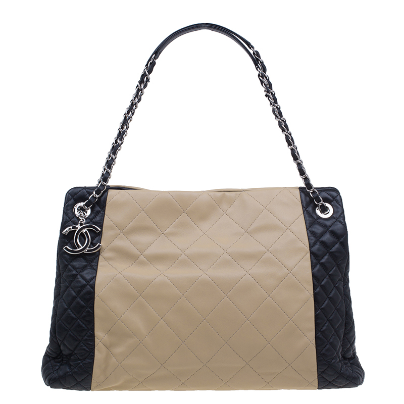 Pre Owned حقيبة يد توت شانيل شوبنج جلد خروف بيج/أسود