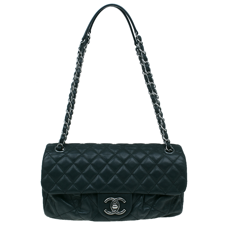 مملوكة مسبقًا Chanel Black Quilted Washed Leather Medium Iridescent Flap Bag