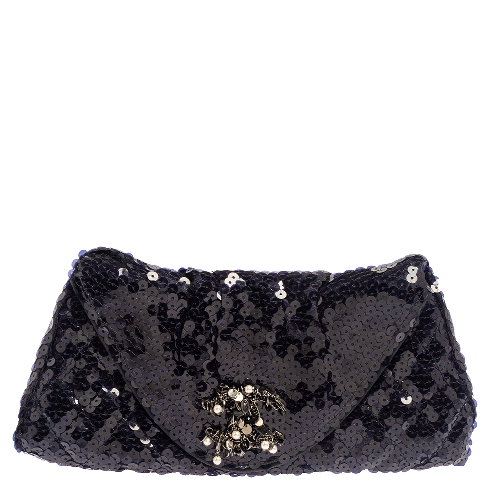 Pre Owned حقيبة كلتش شانيل هاف مون سي سي ترتر كحلي