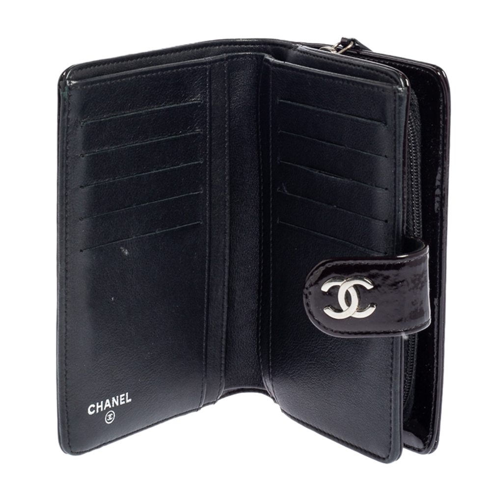 

Chanel Black Camellia Patent Leather L-Zip Pocket Wallet