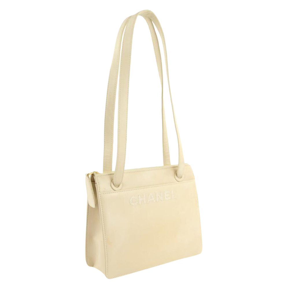 

Chanel White Leather Logo Shoulder Bag