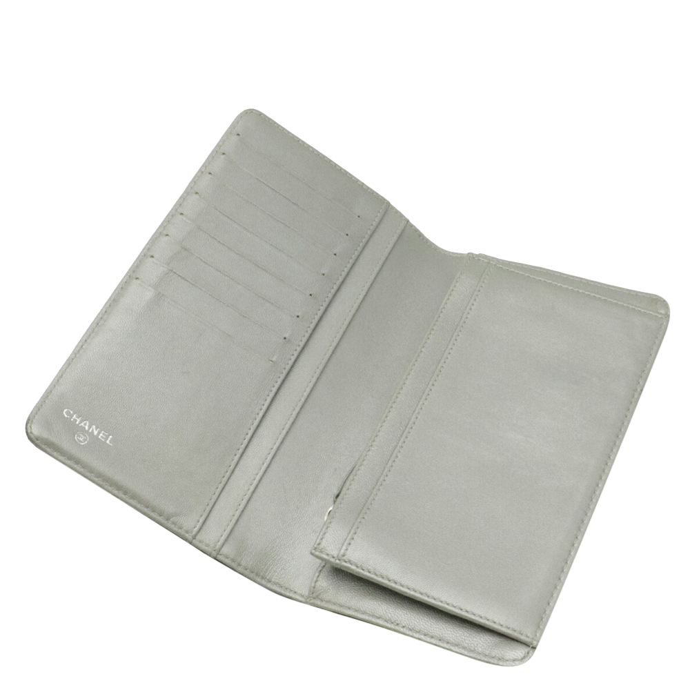 

Chanel Black Leather Camellia Wallet